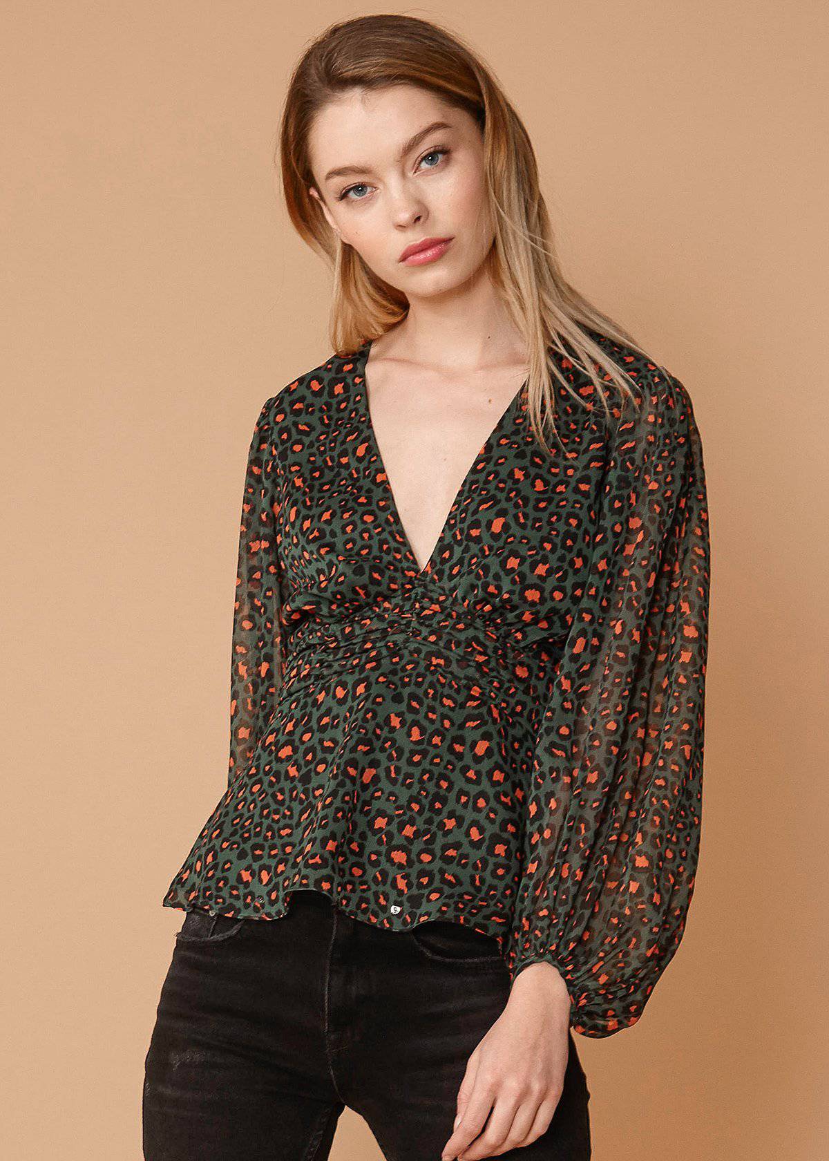 Bluse mit V-Ausschnitt und Puffärmeln im Leopardenmuster