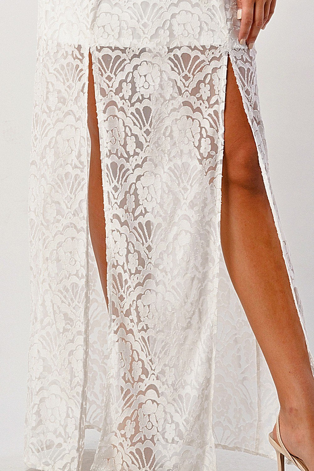Amara – Schwarzes Spitzen-Maxikleid mit Schlitz