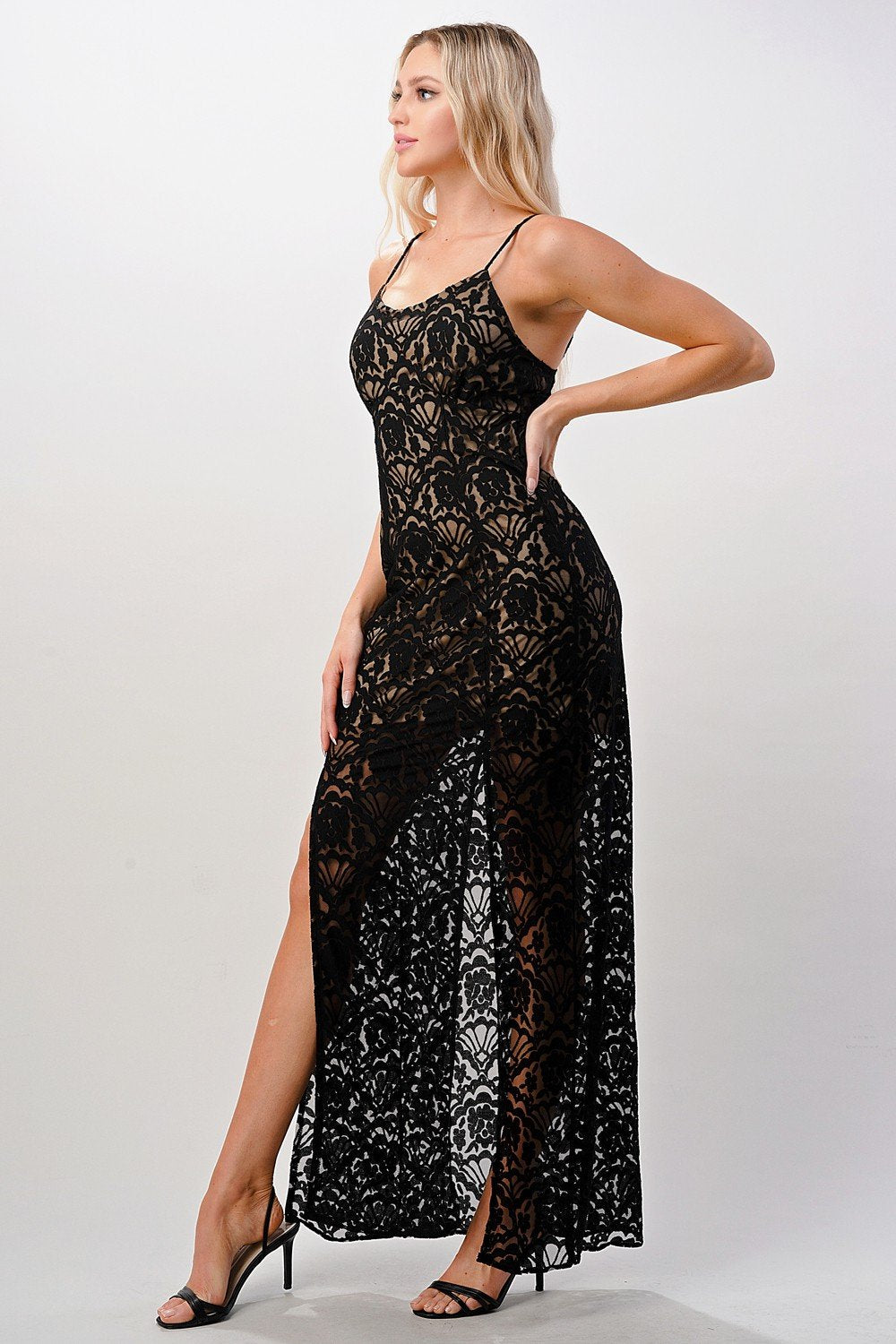 Amara – Schwarzes Spitzen-Maxikleid mit Schlitz