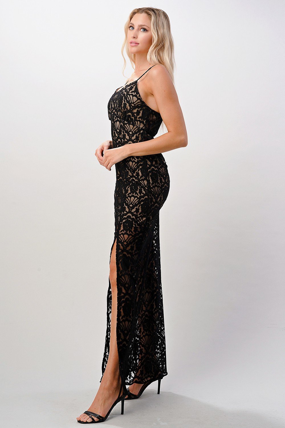 Amara – Schwarzes Spitzen-Maxikleid mit Schlitz