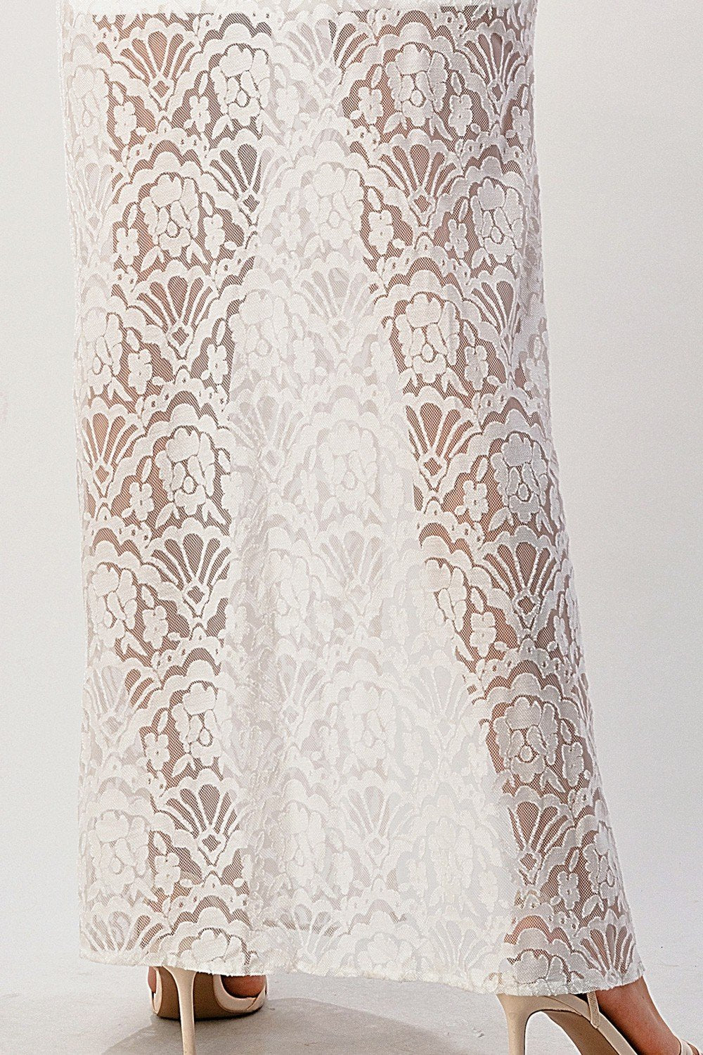 Amara – Schwarzes Spitzen-Maxikleid mit Schlitz